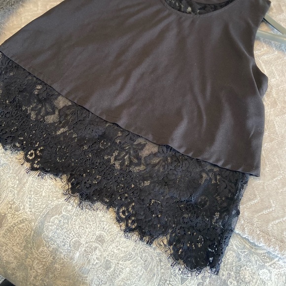Elegant black lace top - Picture 7 of 9